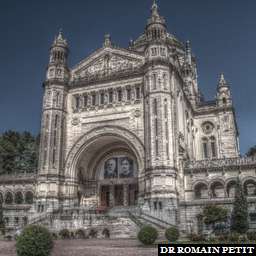 Illustration de la référence HDRI Basilique Sainte-Thérèse de Lisieux - Facade centre 
